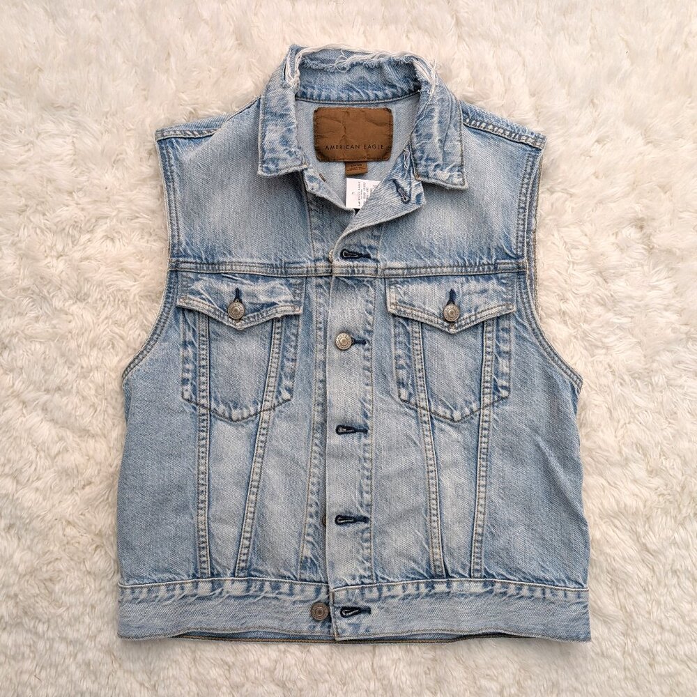 NWT American Eagle Outfitters Distressed Denim Vest (size: S)